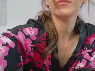 girl
        yononeey cam image #6142488