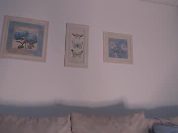 girl
        succuba_ cam image #169416