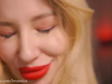 girl
        bronnica cam image #3938937