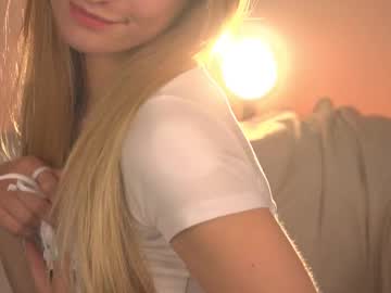 girl
        my_little_pollly cam image #6704090