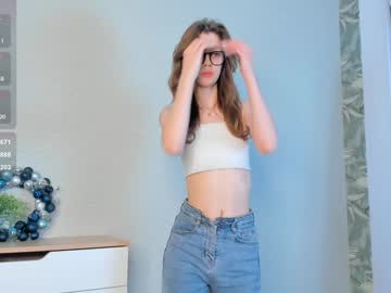 girl
        cwenhardey cam image #5789525