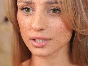 girl
        artease cam image #5690084