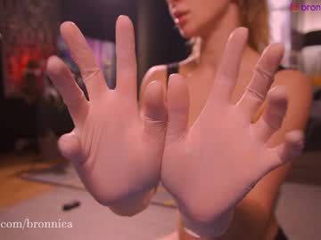 girl
        bronnica cam image #3966842