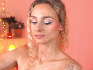 girl
        artease cam image #3126006