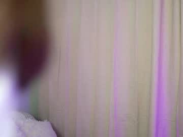 girl
        peek_in_my_window cam image #4357885