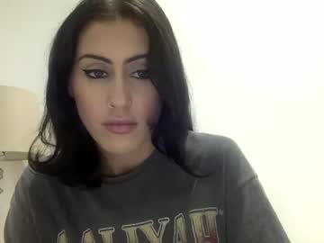 girl
        sashamolaney cam image #1689053