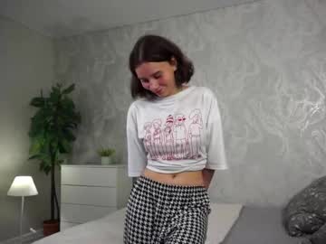girl
        lynetcurington cam image #4702366