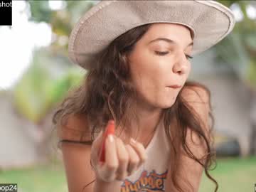 girl
        loollypop24 cam image #3027382
