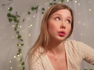 girl
        april_blush cam image #6489414