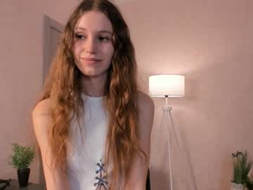 girl
        katiecullimore cam image #5003610