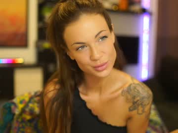 girl
        melodymate cam image #1984650