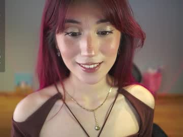girl
        greeny_mat cam image #4995457
