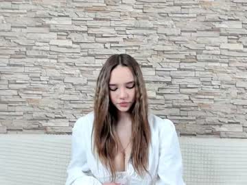 girl
        milana_gross cam image #1518485
