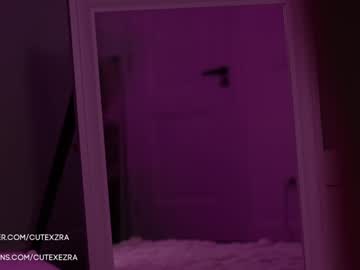 girl
        ezra cam image #4537044