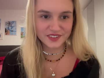 girl
        sarahsapling cam image #2711144