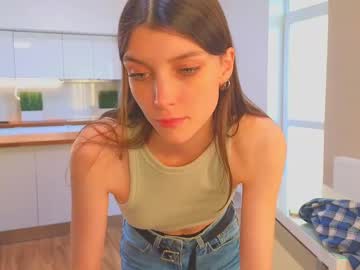 girl
        lucettagibbard cam image #4948995