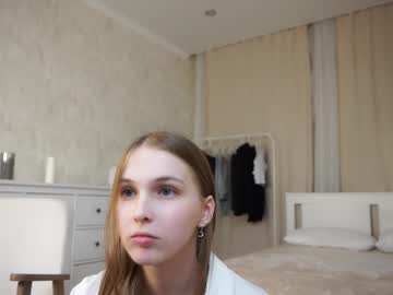 girl
        hildgaillard cam image #6719480