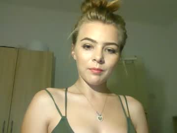 girl
        inocent_student17 cam image #2123420