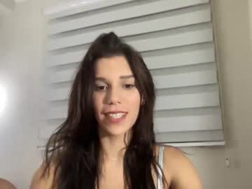girl
        yourbonie cam image #1162251
