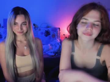 couple
        mila_blushh cam image #4508574