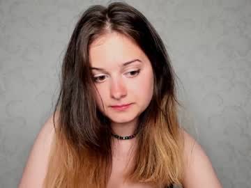 girl
        oladushek18 cam image #1404601
