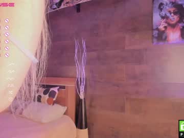 girl
        yolandabertha cam image #945138