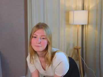 girl
        edytdevon cam image #4105258