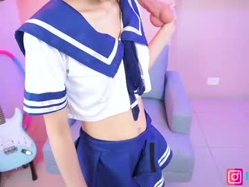girl
        little_effy18_ cam image #6159355