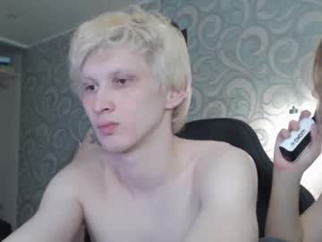 couple
        alyx1 cam image #3970456