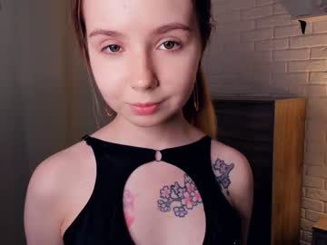girl
        windy_swallow cam image #3897860