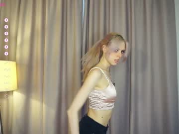 girl
        audreycarvin cam image #3945351