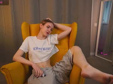 girl
        sunnivaharder cam image #6660119