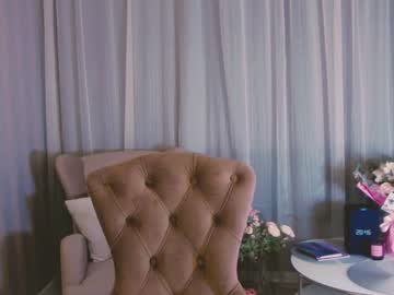 girl
        rich_roxy cam image #721735