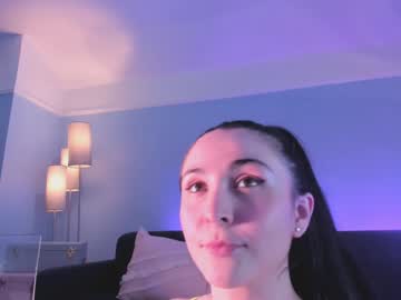 girl
        littlee33 cam image #4600746