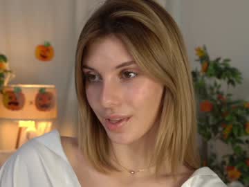 girl
        refined_style cam image #5380661