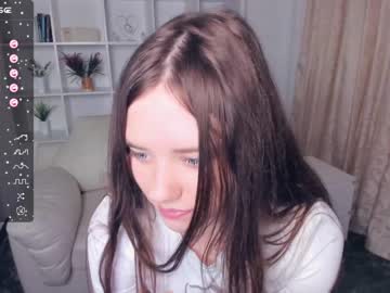 girl
        kristi_zenn cam image #3158790