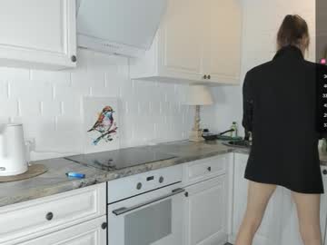 girl
        baileywalton cam image #2316551