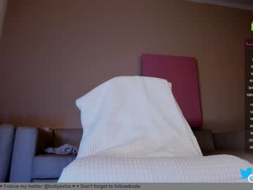 girl
        hollyextra cam image #1917799