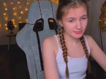 girl
        kylie_mine cam image #407587
