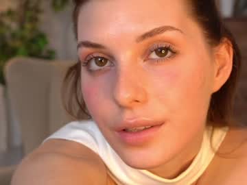 girl
        refined_style cam image #5252822