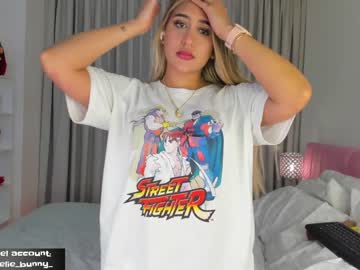 girl
        amelie_bunny_real cam image #2110132