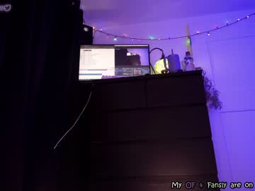 girl
        evelynpiers cam image #3336521