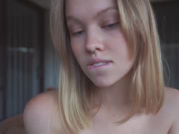 girl
        bibi_it_is cam image #820301