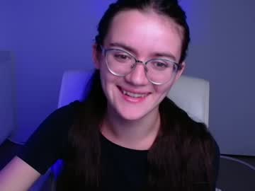girl
        ketrin_pirsss cam image #5070537