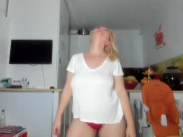 girl
        kiradivine cam image #398577