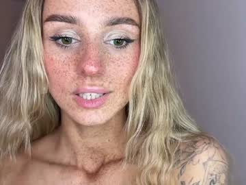 girl
        artease cam image #3133666