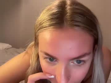 girl
        summerlovingg cam image #4156473