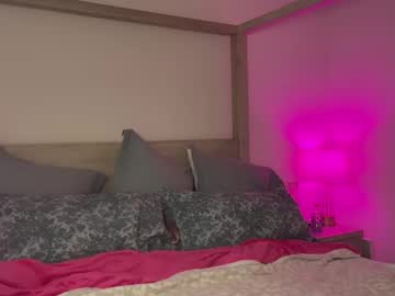girl
        sarahjonesx cam image #6223338