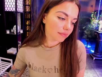 girl
        alma_pearl cam image #1689027