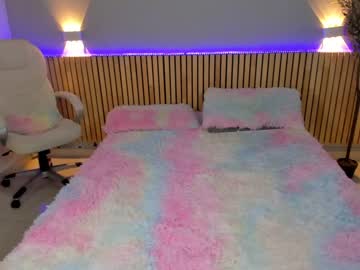 girl
        little_effy18 cam image #3810055